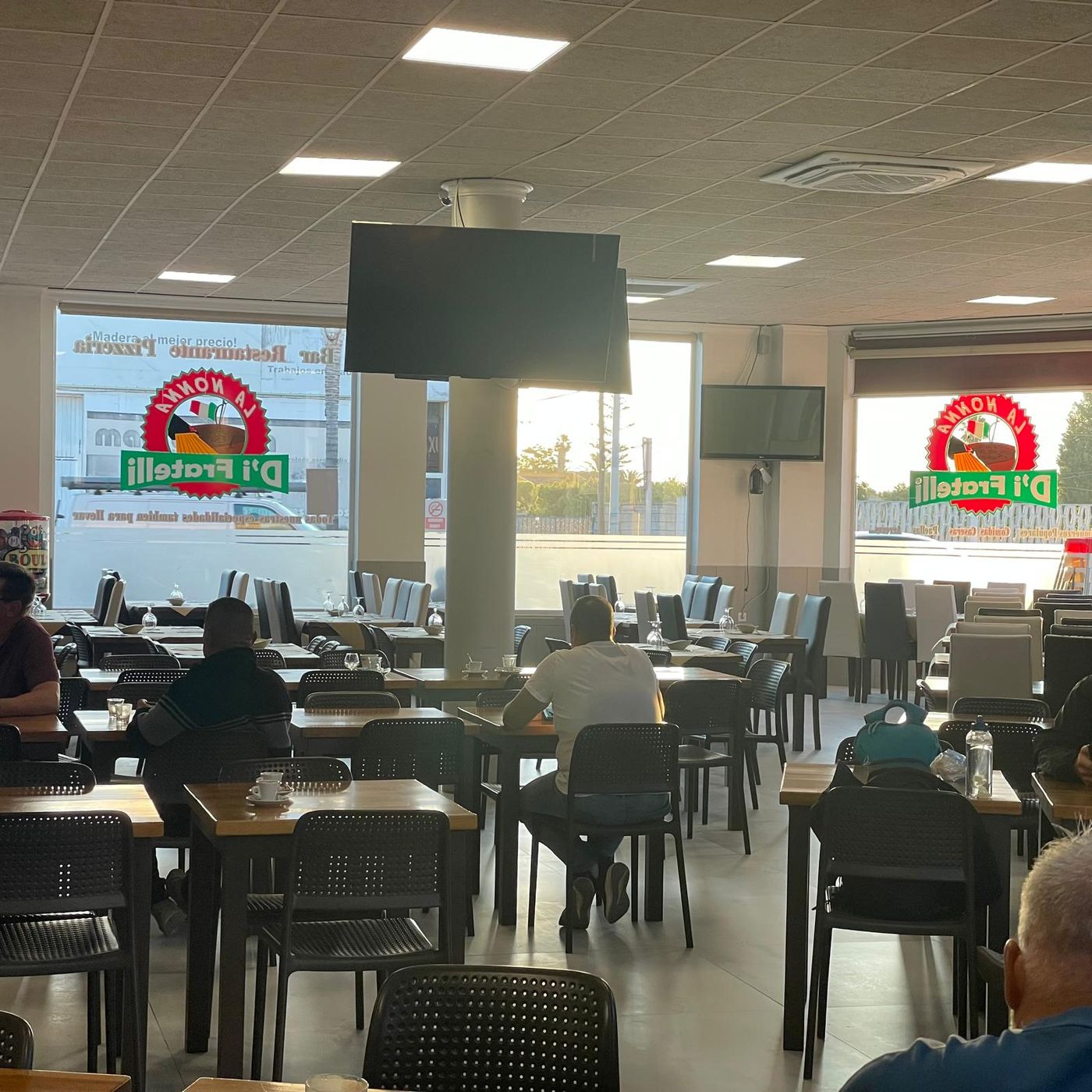 Sala con ventanales